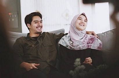 Romantis Saat Umroh, Ricky Harun Sebut Herfiza Bidadari