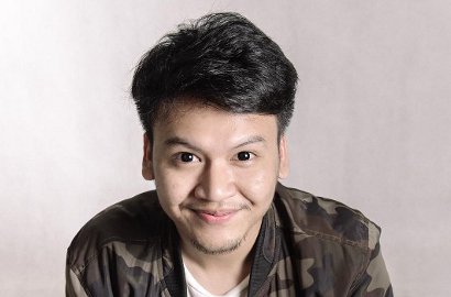 Ilham SMASH Kepergok Naik Kereta, Topi Mahal Jadi Sorotan Netter