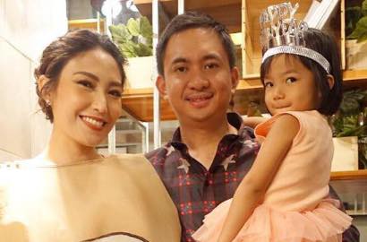 Ayu Dewi Baper Suami Cuek Saat Ditempel Manja, Netter Goda Regi 'Dahsyat' di Ranjang