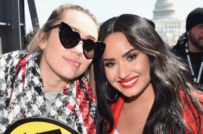 Miley Cyrus Sebut Demi Lovato Sahabat Sejati, Fans Histeris