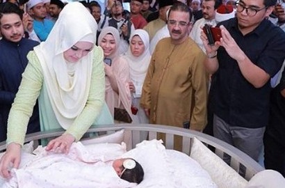 Bayi Siti Nurhaliza Bergelimang Kado dari Sahabat dan Rekan