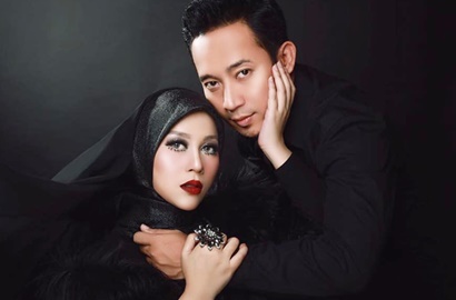 Ajak Keluarga Lakukan Pemotretan, Istri Denny Cagur Bikin Netter Terpesona