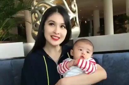 Foto Sandra Dewi Waktu Bayi Disandingkan dengan Putranya Raphael Moeis, Mirip Nggak?