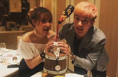 Lee Jeong Hoon Foto Bareng Anak Ayu Ting Ting, Netter Salfok Wajah 'Tua' MoA