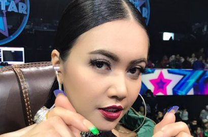 Denada Semangat Bikin Tutorial Twerking, Netter Langsung Pro Kontra