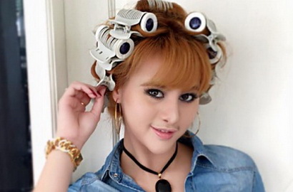 Sempat Kepergok Jalan Bareng Vicky Prasetyo, Pedangdut Cantik Ini Beri Penjelasan