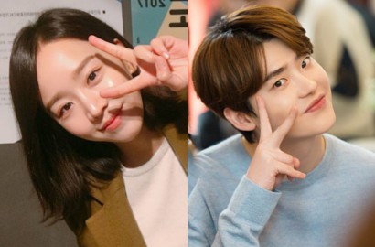 Kompaknya Lee Jong Suk dan Shin Hye Sun Pamer Naskah 'Hymn of Death'