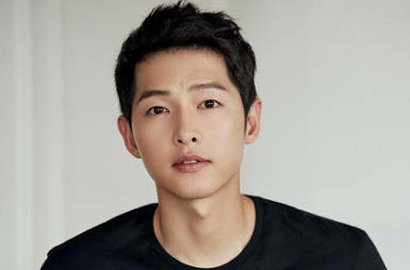 Partisipasi di Pameran, Song Joong Ki Ternyata Bawa Benda Ini