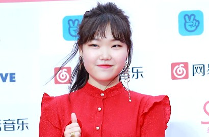 Lee Soo Hyun AkMu Punya Permintaan Khusus Saat Teken Kontrak dengan YG Ent.