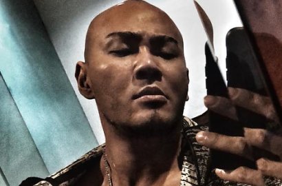 Badan Kekar, Deddy Corbuzier Tampil Imut Pakai Kaus Mickey Mouse