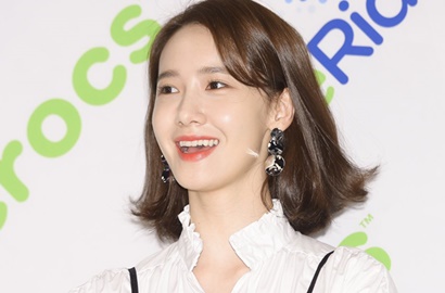Pakai Mini Dress dan Sandal, Yoona Cantik Menawan di Acara Ini