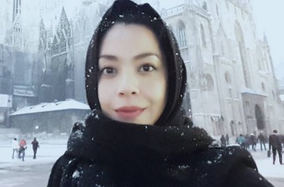 Lulu Tobing Dirangkul Pria Asing, Netter Perdebatkan Status Pernikahan