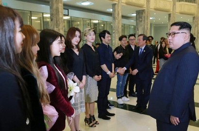 Ternyata Seperti Ini Percakapan Red Velvet dan Kim Jong Un Saat Ketemu
