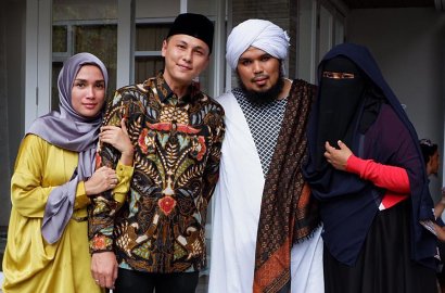 Coba Pakai Cadar, Ussy Sulistiawaty Didoakan Dapat Hidayah