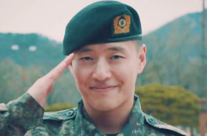 Sapa Fans Saat Wamil, Kang Ha Neul Promosikan Diskusi Anggaran Militer