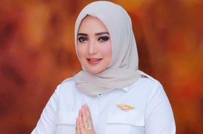 Bantah Foto Akad Nikah, Yulia Mochamad Kirim 'Kode' Soal Isu Asmara dengan Opick