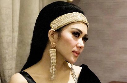 Pose Manja Pakai Jubah Mandi, Syahrini Dibilang Banyak Gaya