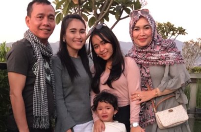 Ayu Ting Ting Pilih Lakukan Ini Saat Heboh Skandal Enji, Umi Khalsum: Happy Selalu Ya Nak...