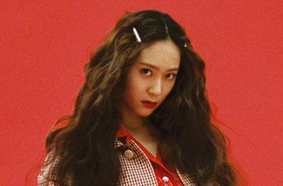 Jadi Model Majalah, Krystal Tetap Cantik dengan Rambut Keriting
