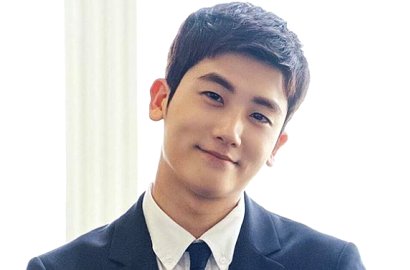 Hyungsik Jadi Pengacara Tampan dan Genius yang Suka Bersepeda di Still Cut 'Suits'