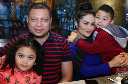 Raul Lemos Cium Krisdayanti, Pemotretan Keluarga Tanpa 