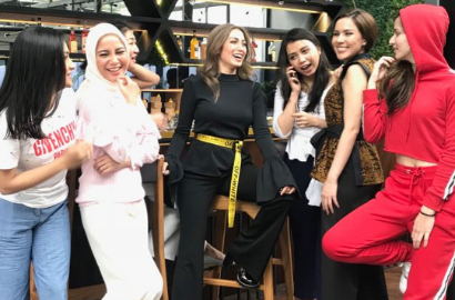 Nia Ramadhani Ingin Berhijab Tapi Masih Pamer Perut, Chacha Frederica Paling Cantik Bercahaya