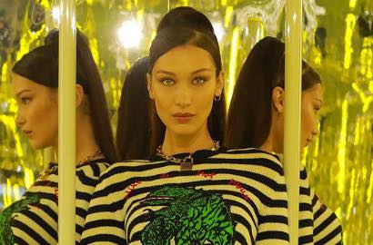 Tanpa Bra, Bella Hadid Kenakan Pakaian Transparan Saat Jalan-Jalan di Tokyo
