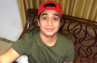 Billy Syahputra Klarifikasi Celetukan Isi di Foto Prewedding Syahnaz, Sindir Soal Dada?