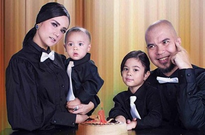 Ahmad Dhani Pamer Bulan Madu ke Yerusalem, Pose Mulan Saat Selfie Bikin Netter Salfok