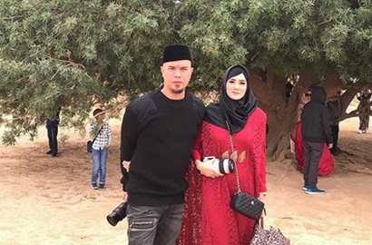 Cantiknya Mulan Berhijab, Ahmad Dhani Pamer Foto Mesra Ini Saat Bulan Madu