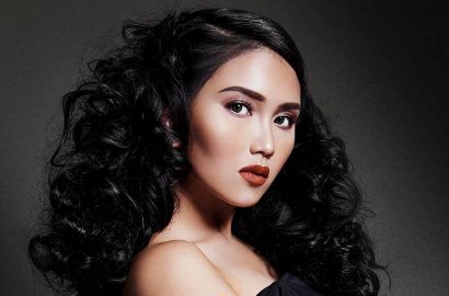 Ayu Ting Ting Unggah Foto Latar Sakura, Netter Salfok 'Penampakan'