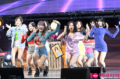 Kompak Pamer Paha, Kostum Comeback 'What is Love?' Twice Dinilai Norak