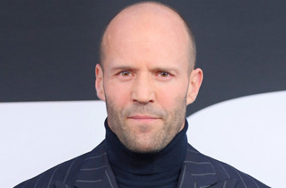 Demi 'The Meg', Jason Statham Menyelam dengan Hiu Asli