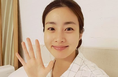 Foto Bareng Pemain Voli Super Tinggi, Imutnya Kang Sora Sampai Jinjit