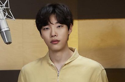 Ryu Jun Yeol Cium Sales Yakult dalam Iklan Terbaru Baskin Robbins