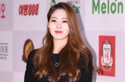 Buka-Bukaan, Shin Soo Ji Curiga Hubungannya dengan Hyunseung Dibongkar Teman