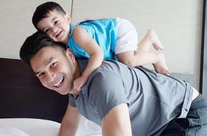 Ulang Tahun, Intip Ganteng dan Imutnya Putra Bungsu Jonathan Frizzy
