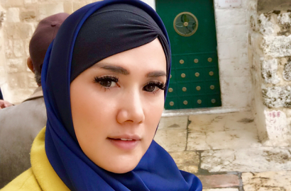 Wisata Religi, Unggahan Mulan Bersama Anak Palestina Ini Bikin Terenyuh