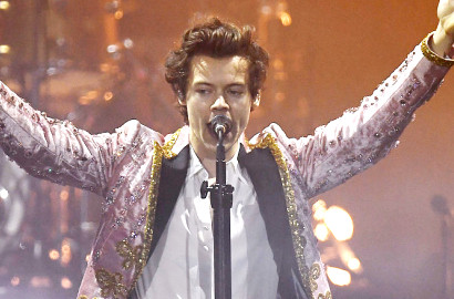 Gelar Konser, Harry Styles Beri Tribut untuk Korban Teror Manchester