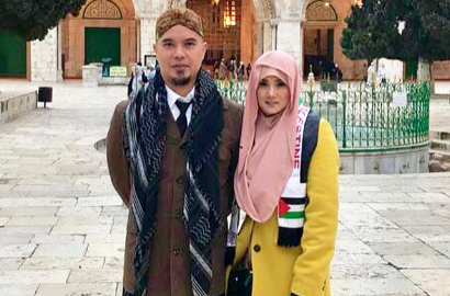 Wisata Religi Bareng Ahmad Dhani, Mulan Jameela Bersyukur Sholat Subuh di Masjid Al Aqsa