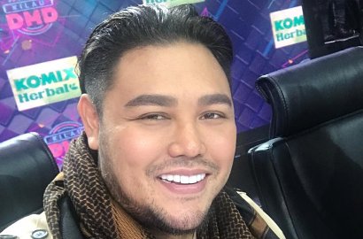 Kembali Unggah Foto Lawas, Ivan Gunawan Kecil Disebut Mirip Putra Jessica Iskandar