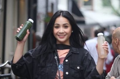 Dipakai Saat Liburan di Bali, Harga Sandal Jepit Nagita Slavina Jadi Sorotan