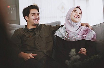 Bikin Travel Umrah Sendiri, Ricky Harun-Herfiza Novianti Ikut Dampingi Jamaah