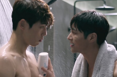 Mandi dan Umbar Bodi Topless, Intip Seksinya Yunho TVXQ dan Kim Jung Hyun