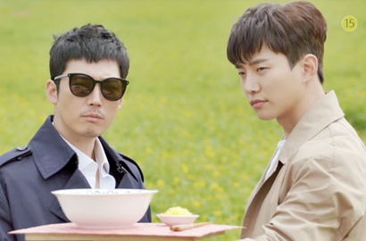 Kocaknya Aksi Lebay Jang Hyuk dan Junho Masak Mie di Teaser 'Wok of Love'