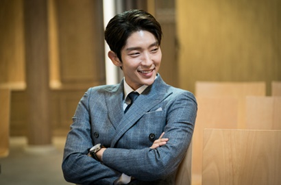 Begini Aksi Keren Lee Jun Ki Hajar Gerombolan Mafia di 'Lawless Lawyer'