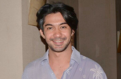 Didapuk Main Film 'The Gift', Reza Rahadian Tertantang Jadi Tuna Netra