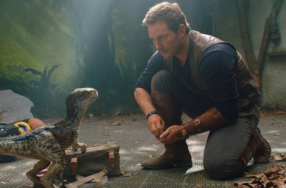 Ngeri! Chris Pratt cs Ketemu T-rex di Poster 'Jurassic World: Fallen Kingdom'