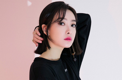 Jadi Model Sampul Majalah, Victoria f(x) Berani Pose Topless