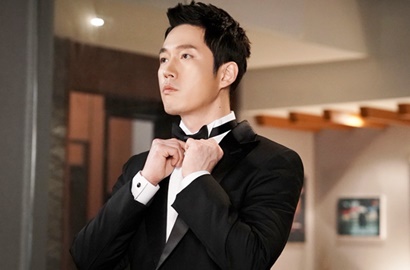 Layaknya Gangster, Jang Hyuk Tampil Keren di Still Cut 'Wok of Love'